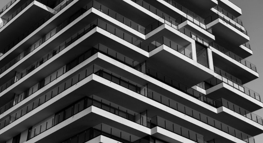 肯尼亚女大学生酒后尝试跳到隔壁阳台,从12楼坠楼身亡