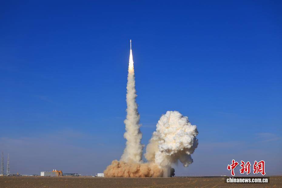 我国成功发射阿联酋813卫星等9颗卫星