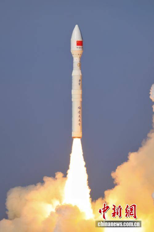 我国成功发射阿联酋813卫星等9颗卫星