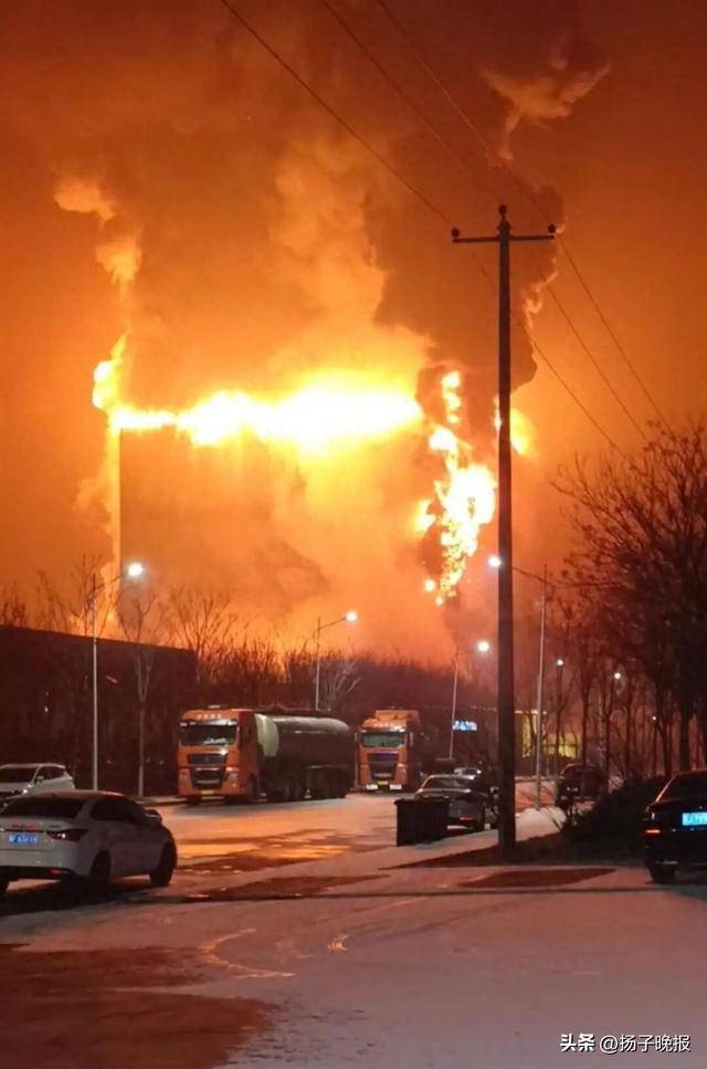 火光冲天!河北保定一企业失火,当地回应