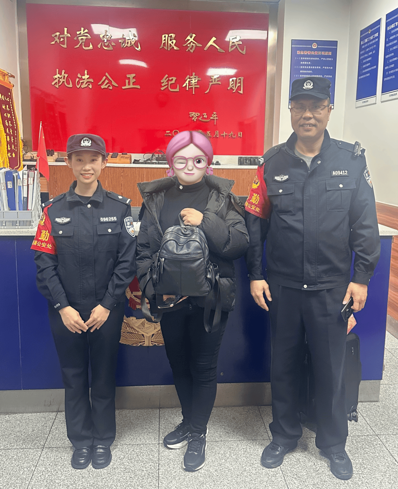 内有价值50万元财物！女乘客背包在长沙火车南站弄丢，民警候车室搜寻一小时物归原主