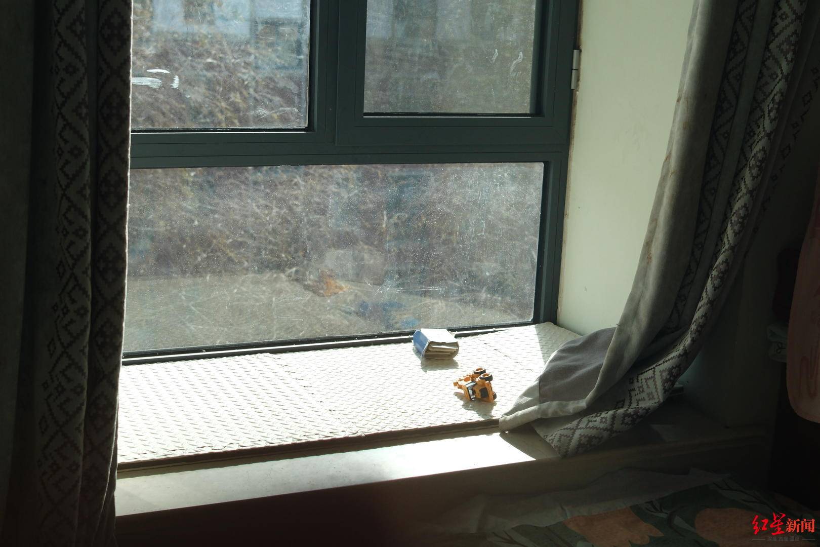 8岁自闭症男童苍山走失后身亡 深陷漩涡的父母:我们全家都在用爱托举这个孩子丨2025未完待续