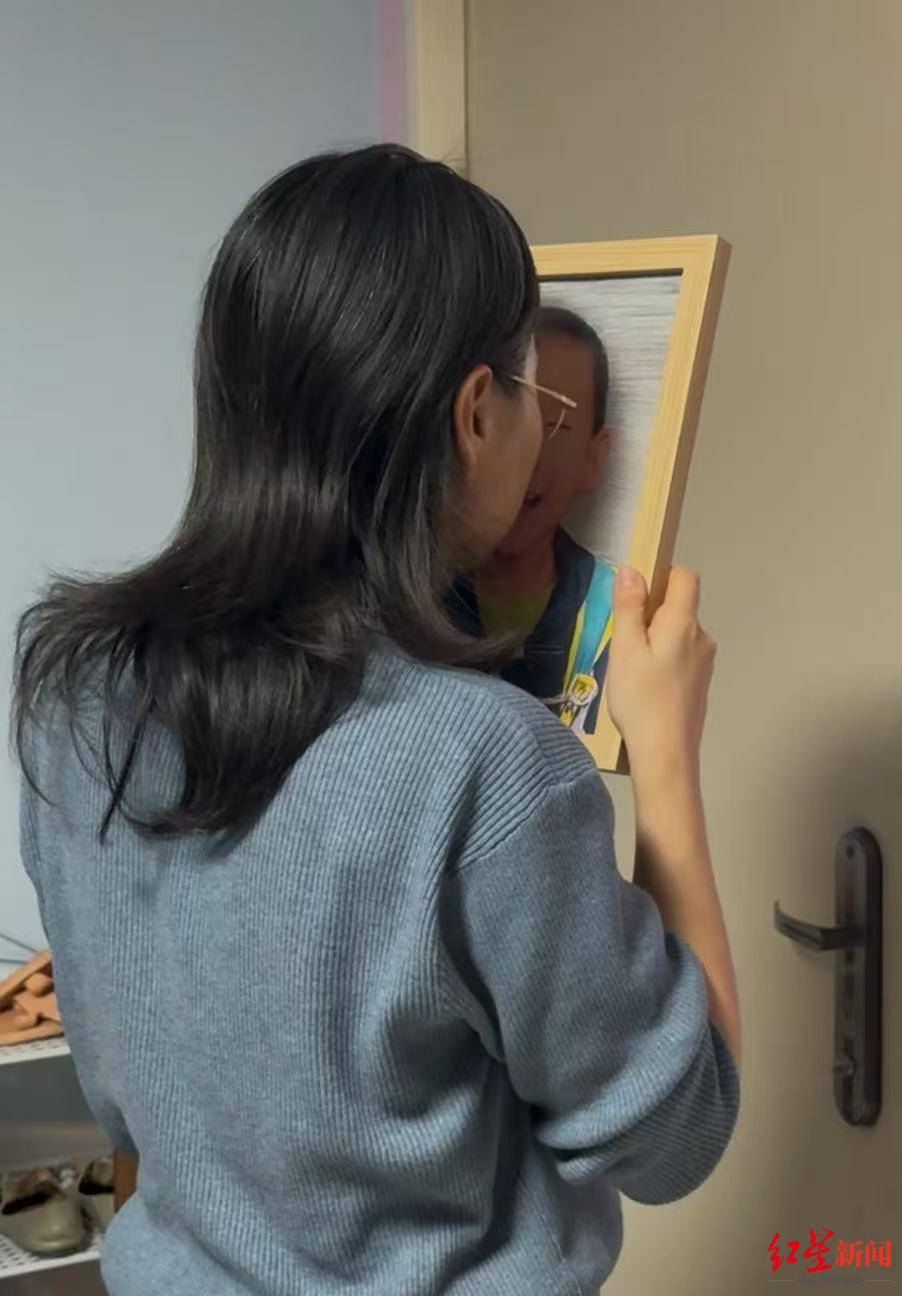 8岁自闭症男童苍山走失后身亡 深陷漩涡的父母:我们全家都在用爱托举这个孩子丨2025未完待续