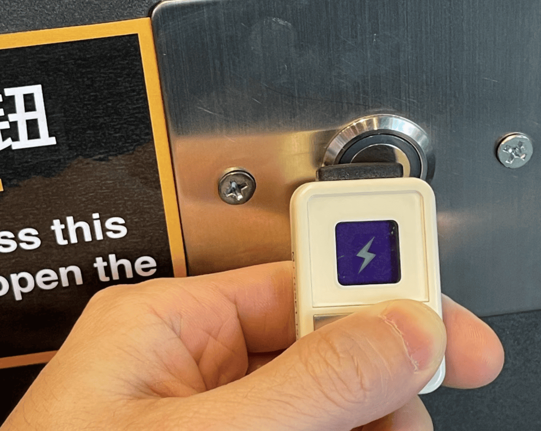 被静电支配的冬天：年轻人正在给自己“接地线”