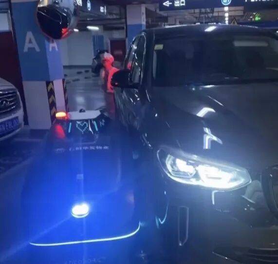 小区地库里出车祸,女子惊呆了:对方竟然不是人!更糟心的是...