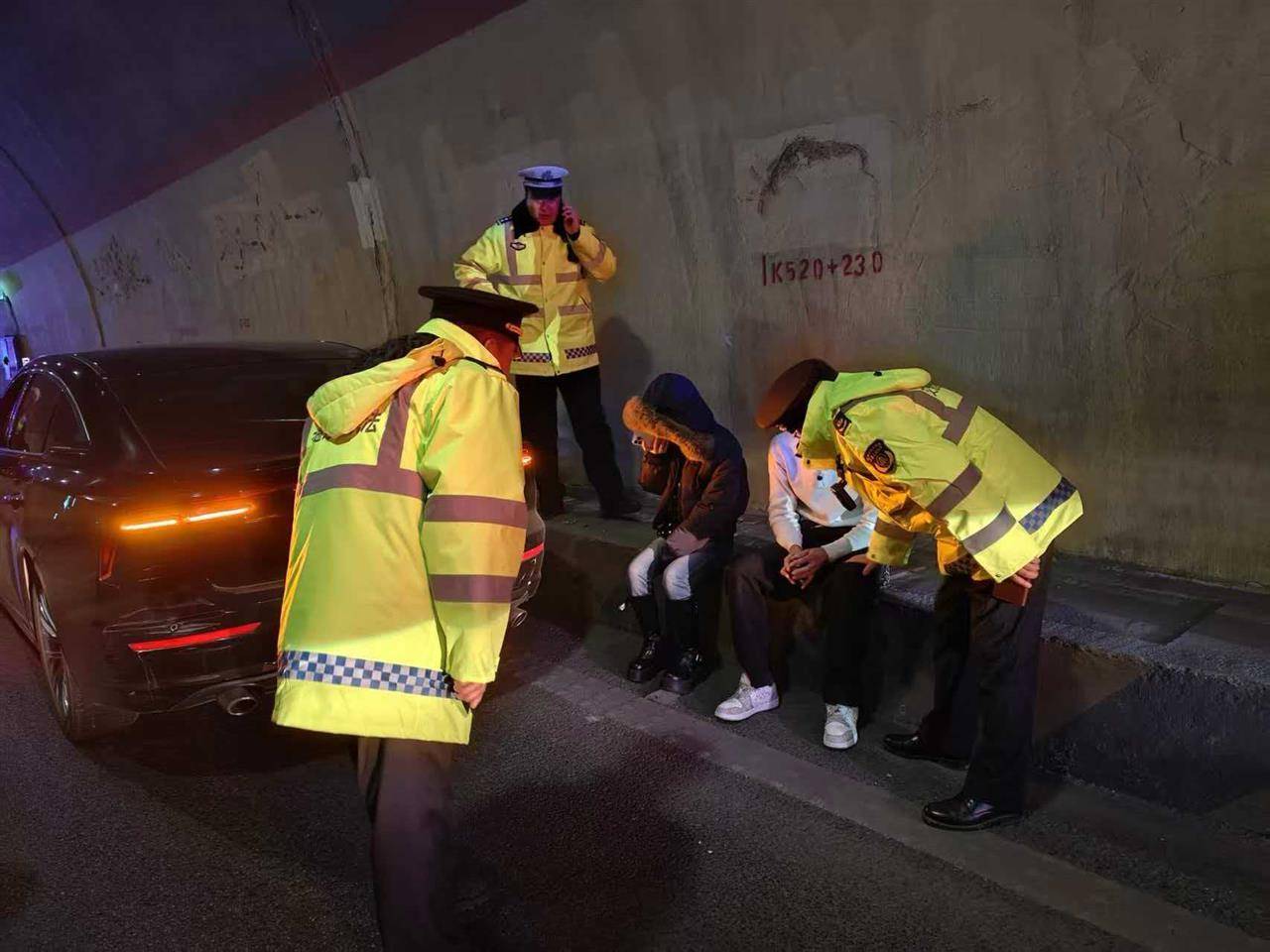 兰海高速一小车定速巡航故障刹车失灵,时速115狂奔490公里直至燃油耗尽,交警开道、路政压阵成功化险